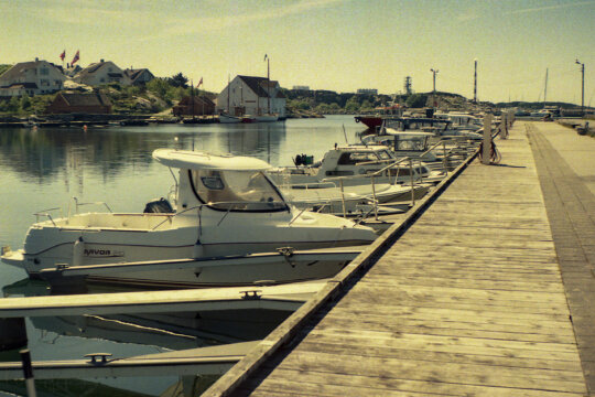 Photo information:
Film manufacturer: Kodak.
Film name: Ultramax.
Alias: .