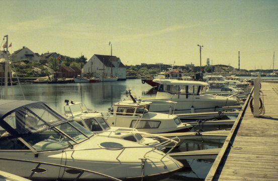 Photo information:
Film manufacturer: Kodak.
Film name: Ultramax.
Alias: .